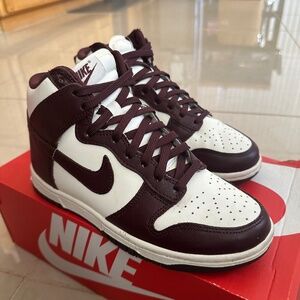 Nike Dunks High Burgundy